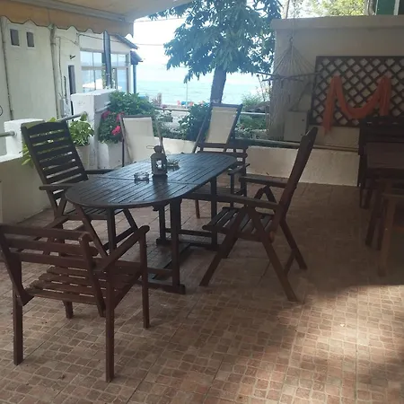 Eleni Kandilari 2* Kókkinon Nerón