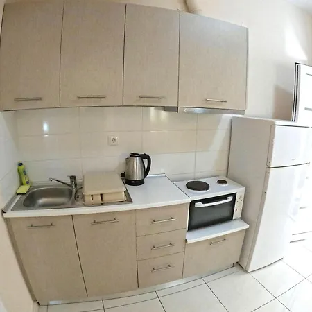 Eleni Kandilari 2* Kókkinon Nerón