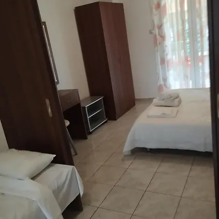 Eleni Kandilari 2*