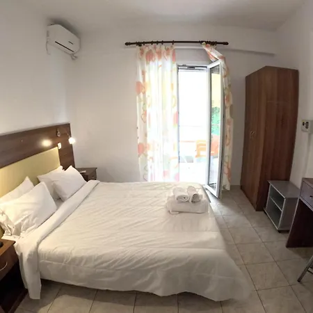 Eleni Kandilari Hotel